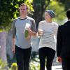 Exclusif - Jaime King enceinte et son mari Kyle Newman se promènent à West Hollywood, le 20 août 2013.