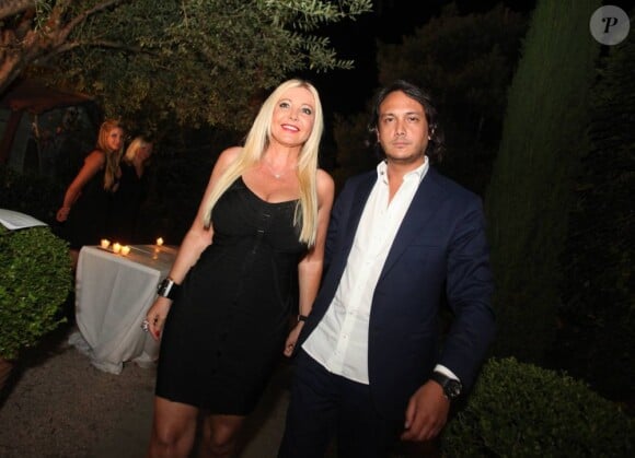 Monika Bacardi et son mari à l'anniversaire de Massimo Gargia aux Moulins de Ramatuelle le 21 août 2013.