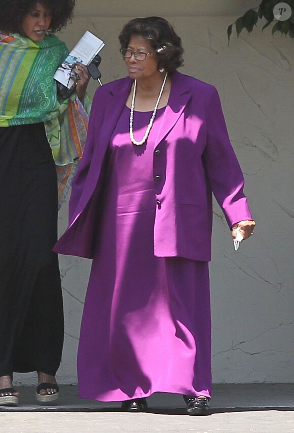 Katherine Jackson dans les rues de Woodland Hills. Le 9 juin 2013.