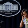 Michelle Obama a prononcé un discours avant la projection, face à des lycées, du documentaire "L'éminence grise : le combat de Whitney Young pour les droits civils" dans l'Auditorium de la Cour du Sud de l'Eisenhower Executive Office Building à côté de la Maison Blanche. Le 27 août 2013.La First Lady était sublime dans une robe florale.