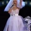 Britney Spears en robe de mariée, lors des MTV Video Music Awards 2003, le dimanche 28 août 2003.