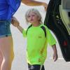 Gwen Stefani quitte le Mark's Tropical Fish avec ses deux garçons et leur nounou. Los Angeles, le 26 août 2013.