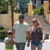Exclusif - Eddie Cibrian, son fils Jake et sa femme LeAnn Rimes vont déjeuner au restaurant à Calabasas, le 1er aout 2013.
