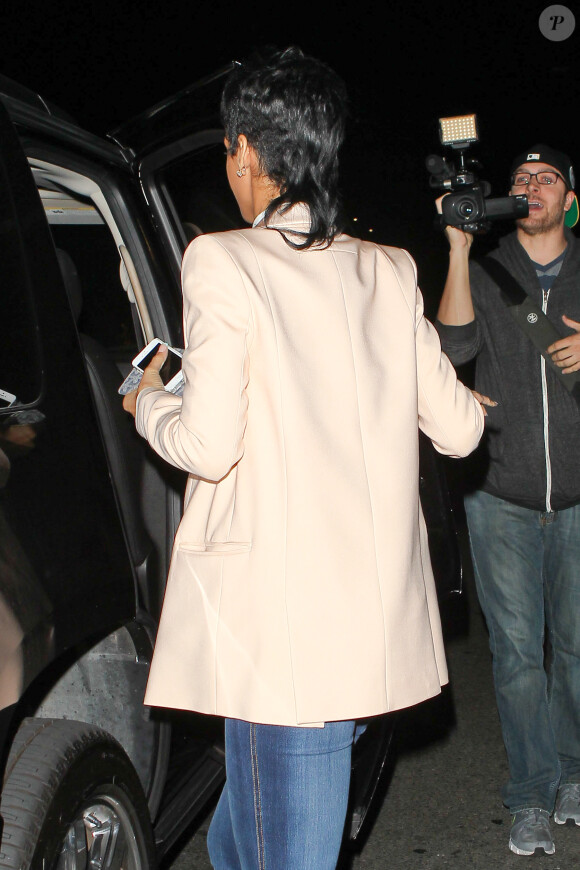 Rihanna, coiffée d'une queue de rat, quitte le restaurant Giorgio Baldi à Santa Monica après y avoir dîné. Le 28 août 2013.