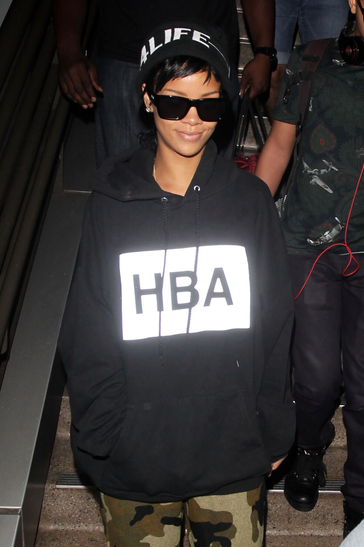 Vid O Rihanna Arrive L A Rport Lax Los Angeles Le Ao T Purepeople