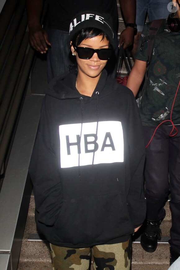 Rihanna arrive à l'aérport LAX à Los Angeles, le 27 août 2013.
