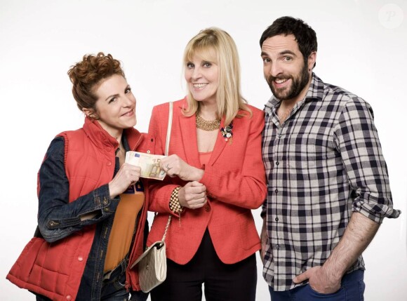 Chantal Ladesou entourée d'Emma et Fabien dans le prime de Scènes de ménages, le 17 septembre 2013 à 20h50 sur M6