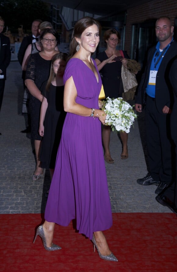 La princesse Mary de Danemark, éclatante de la tête aux pieds, présidait le 29 août 2013 à la Maison de la Culture d'Helsingor les INDEX Awards 2013, prestigieux prix internationaux dédiés au design ''durable''.