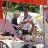Robin Thicke sur la plage avec son fils Julian à Miami, le 29 août 2013.