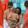 Robin Thicke, sa femme Paula Patton, et leur fils Julian, en vacances à Miami, le 28 août 2013.