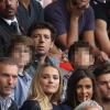 Patric Bruel et ses deux enfants (Oscar et Léon), non loin de Jalil Lespert, également avec son fils, lors de la rencontre de Ligue 1 entre le PSG et Guingamp (2-0), au Parc des Princes, le 31 août 2013.