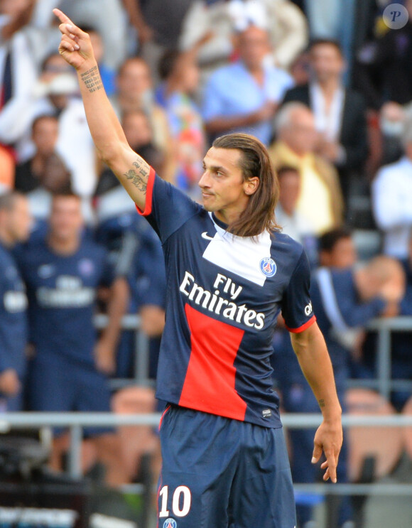 Zlatan Ibrahimovic marque et savoure lors de la rencontre de Ligue 1 entre le PSG et Guingamp (2-0), au Parc des Princes, le 31 août 2013.