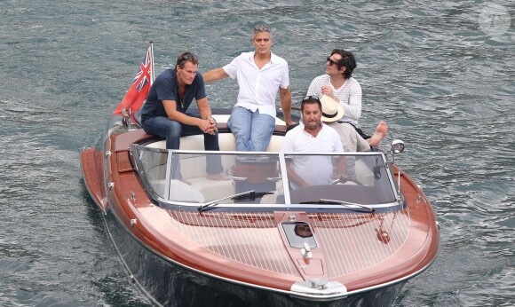 Exclusif - George Clooney et son ami Rande Gerber passent du bon temps en vacances, en balade en mer et détente chez Bono sur la côte d'Azur, à la villa d'Eze, le 19 août 2013.