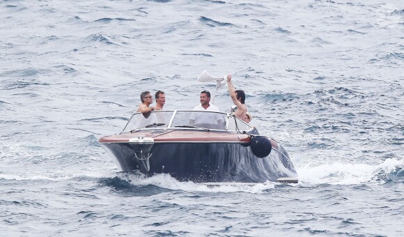 Exclusif - George Clooney et son ami Rande Gerber passent du bon temps en vacances, en balade en mer et détente chez Bono sur la côte d'Azur, à la villa d'Eze, le 19 août 2013.