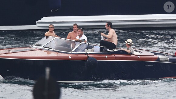 Exclusif - George Clooney et son ami Rande Gerber passent du bon temps en vacances, en balade en mer et détente chez Bono sur la côte d'Azur, à la villa d'Eze, le 19 août 2013.