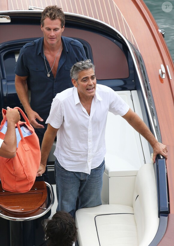 Exclusif - George Clooney et son ami Rande Gerber passent du bon temps en vacances, en balade en mer et détente chez Bono sur la côte d'Azur, à la villa d'Eze, le 19 août 2013.