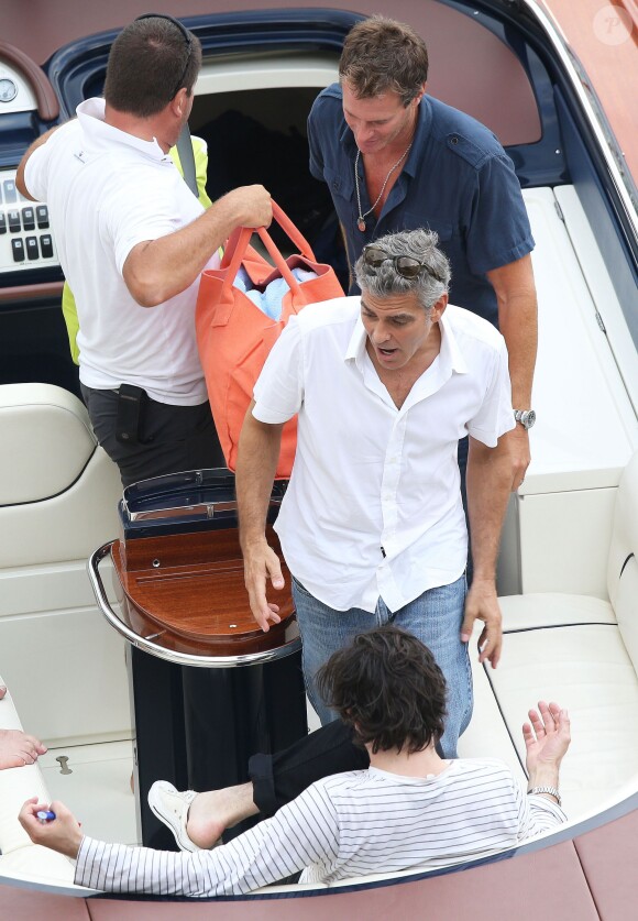 Exclusif - George Clooney et son ami Rande Gerber passent du bon temps en vacances, en balade en mer et détente chez Bono sur la côte d'Azur, à la villa d'Eze, le 19 août 2013.