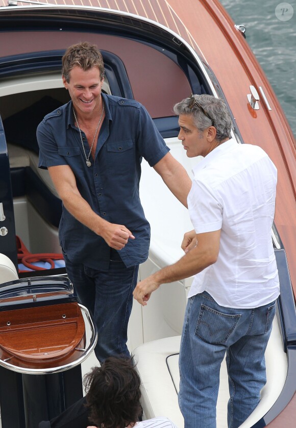 Exclusif - George Clooney et son ami Rande Gerber passent du bon temps en vacances, en balade en mer et détente chez Bono sur la côte d'Azur, à la villa d'Eze, le 19 août 2013.