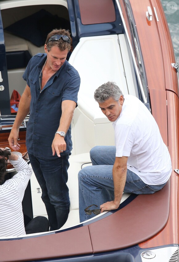 Exclusif - George Clooney et son ami Rande Gerber passent du bon temps en vacances, en balade en mer et détente chez Bono sur la côte d'Azur, à la villa d'Eze, le 19 août 2013.