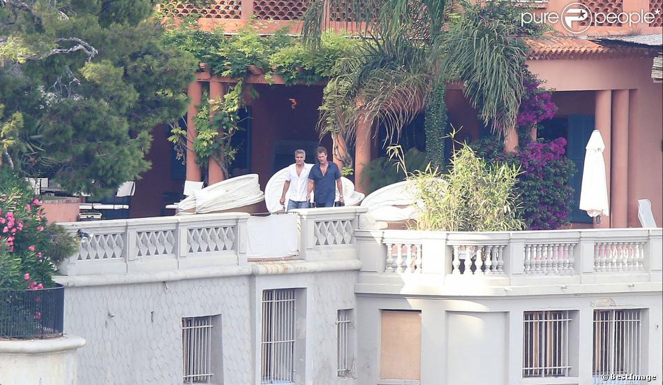 Exclusif - Exclusif - George Clooney et son ami Rande Gerber passent du bon temps en vacances, chez Bono sur la côte d&#039;Azur, dans sa villa d&#039;Eze, le 19 août 2013.