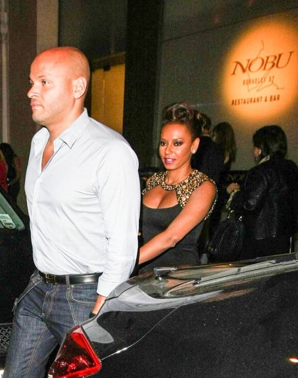 Exclusif - Mel B et son époux Stephen Belafonte quittent le restaurant Nobu, à Londres, le 1er septembre 2013.