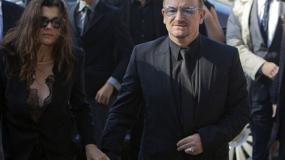 Bono et les membres de U2 aux obsèques de Seamus Heaney, unis dans le chagrin