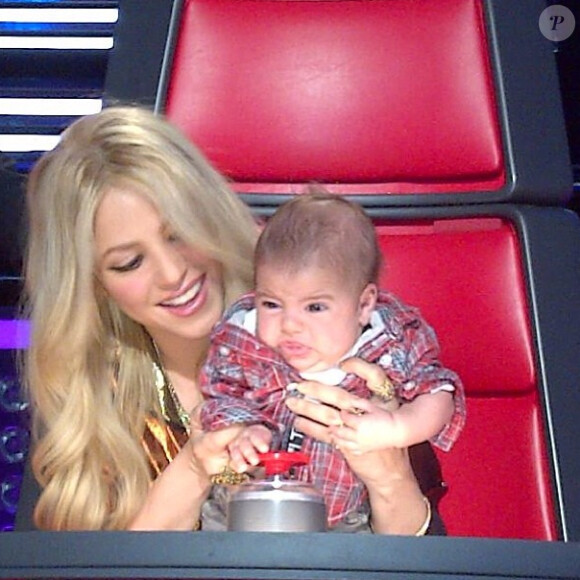 Shakira avec Milan sur le plateau de The Voice US