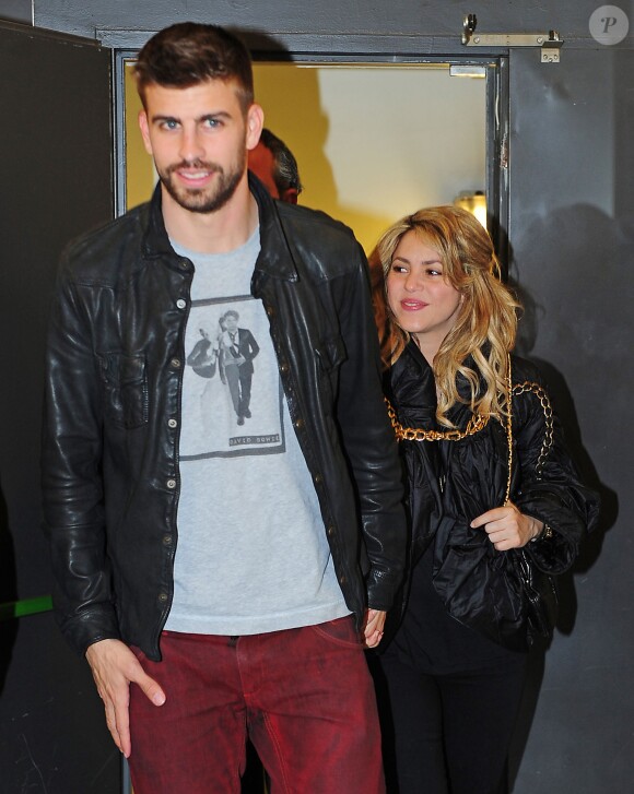 Shakira et son compagnon Gerard Piqué au lancement du nouveau livre de Joan Piqué, le père de Gerard, à Barcelone, le 14 mars 2013.