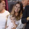 Emma Rhys Jones, la femme de Gareth Bale, et leur fille Alba, lors de la présentation du joueur au Real Madrid le 2 septembre 2013.
