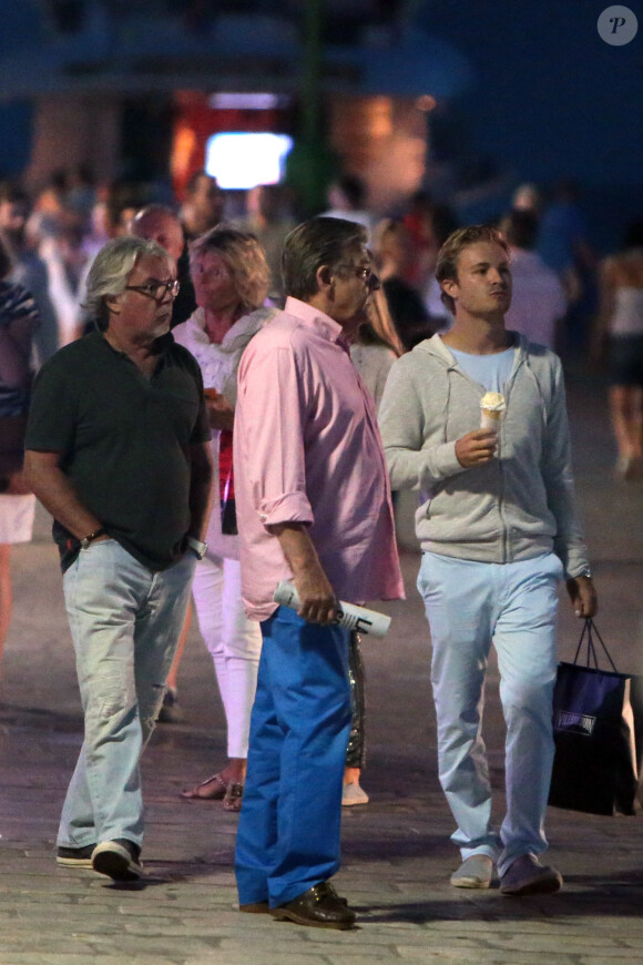 Le pilote F1 Nico Rosberg avec sa compagne Vivian Sibold et quelques amis à Hvar en Croatie le 31 août 2013.