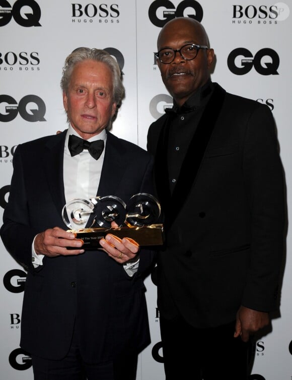 Michael Douglas, légende pour GQ, avec Samuel L. Jackson lors de la soirée des GQ Men of the Year Awards à Londres, le 3 septembre 2013.