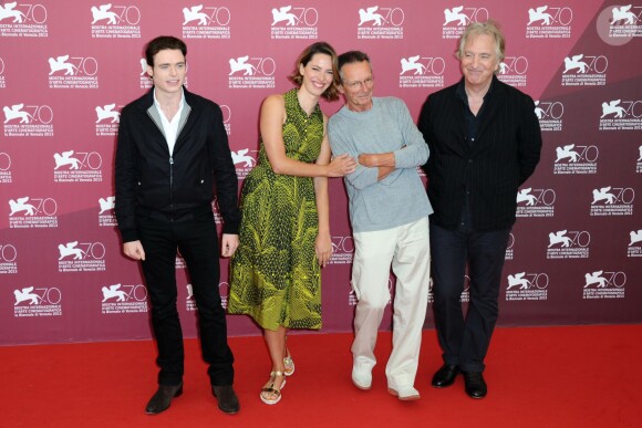 Richard Madden, Rebecca Hall, Patrice Leconte et Alan Rickman lors du photocall du film Une promesse lors de la Mostra de Venise le 4 septembre 2013