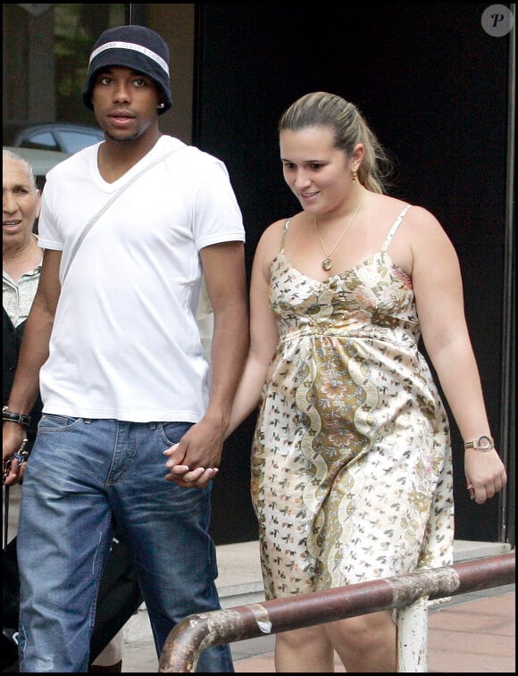 Robinho et son épouse enceinte Vivian à Madrid le 14 mai 2007.