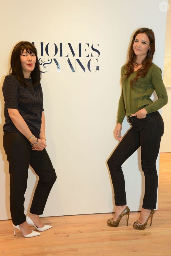Jeanne Yang et Katie Holmes présentent la collection printemps-été 2014 de Holmes & Yang. New York, le 9 septembre 2013.