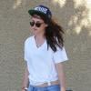 Exclusif - Kristen Stewart se rend à la banque à Los Angeles, le 15 août 2013.