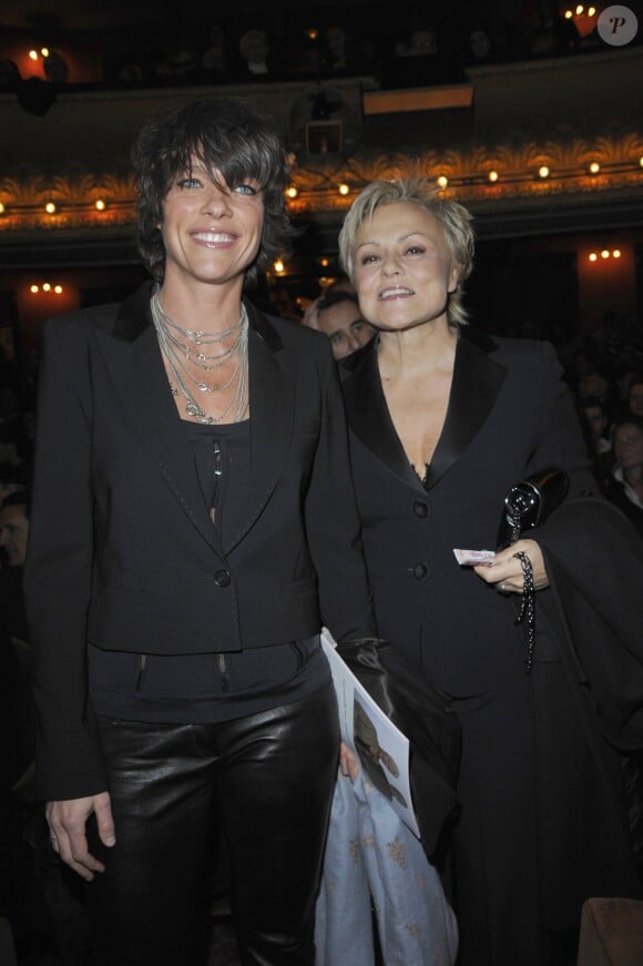 Muriel Robin et sa compagne Anne Le Nen. Le 5 mars 2012 à Paris.