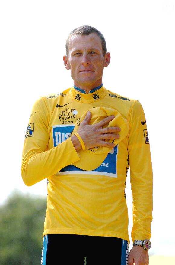 Lance Armstrong sur les Champs Elysées à Paris le 24 juillet 2005