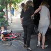 Un paparazzi à vélo est entré en collision avec Nicole Kidman, provoquant la chute de la star et la blessant à la cheville. New York, le 12 septembre 2013.