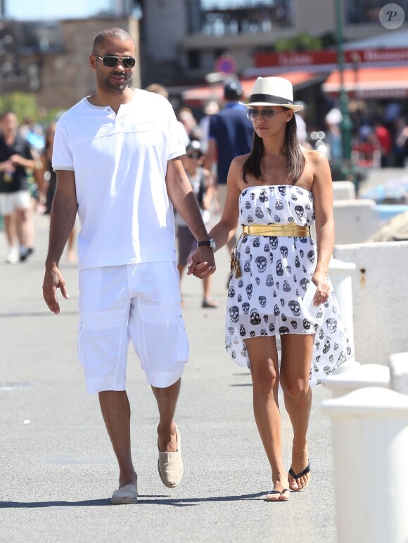 Tony Parker et sa fiancée Axelle à Saint-Tropez, le 20 aout 2013