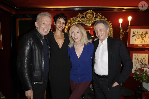 Exclusif - Jean Paul Gaultier et Farida Khelfa, Amanda Lear et Michel Drucker lors de la première de la pièce "Divina" au théâtre des Variétés à Paris, le 13 septembre 2013.