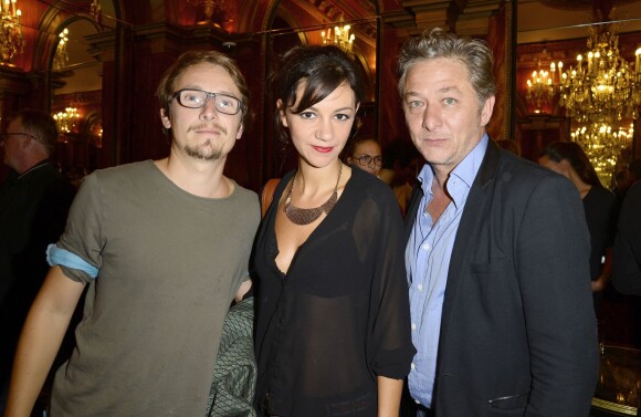 Exclusif - Lorant Deutsch, son epouse Marie-Julie Baup et Nicolas Briancon lors de la première de la pièce "Divina" au théâtre des Variétés à Paris, le 13 septembre 2013.