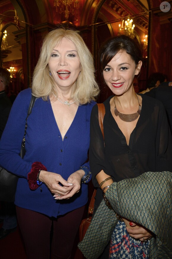Exclusif - Amanda Lear et Marie-Julie Baup lors de la première de la pièce "Divina" au théâtre des Variétés à Paris, le 13 septembre 2013.