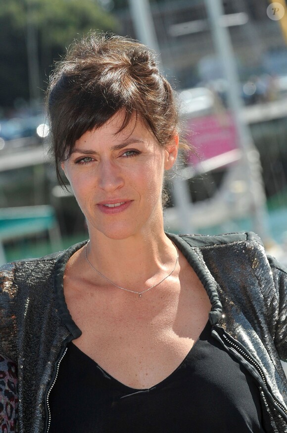 Anne Caillon pose pour le photocall de la serie 'Dos Au Mur' - 15e Festival de la Fiction TV de La Rochelle le 13 septembre 2013.