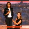Sophia Aram et Carole Bouquet dans Jusqu'ici tout va bien sur France 2 le lundi 16 septembre 2013