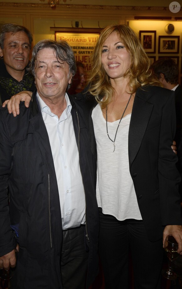 Hervé Vilard et Mathilde Seigner lors de la générale de la pièce "Nina" à Paris le 16 septembre 2013.