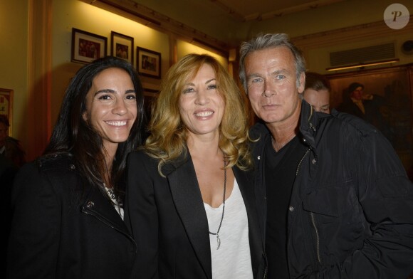 Mathilde Seigner, Franck Dubosc et sa femme Daniele lors de la générale de la pièce "Nina" à Paris le 16 septembre 2013.