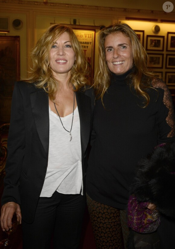 Mathilde Seigner et Lisa Azuelos lors de la générale de la pièce "Nina" à Paris le 16 septembre 2013.