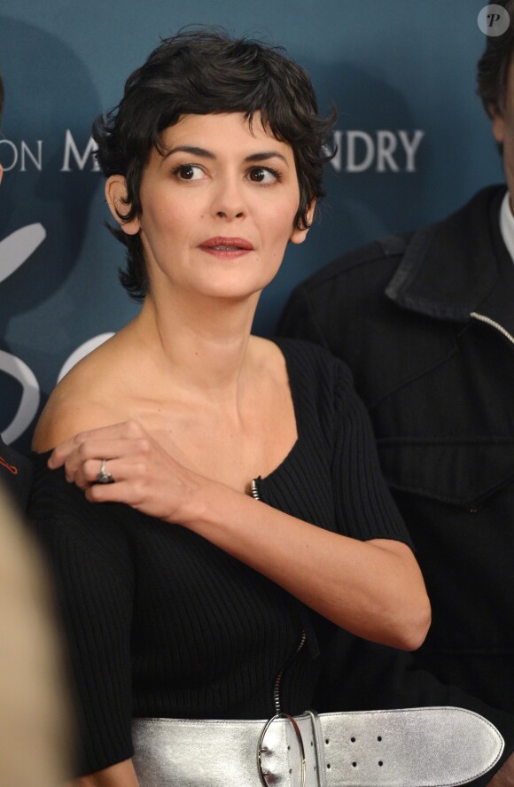 Audrey Tautou et son épaule dénudée lors de la première du film L'écume des jours à Berlin, le 17 septembre 2013.