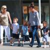 Emme et Max, les enfants de Jennifer Lopez, se promènent avec leurs nounous dans les rues de Los Angeles. Le 17 septembre 2013.