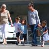 Emme et Max, les enfants de Jennifer Lopez, se promènent avec leurs nounous à Los Angeles. Le 17 septembre 2013.